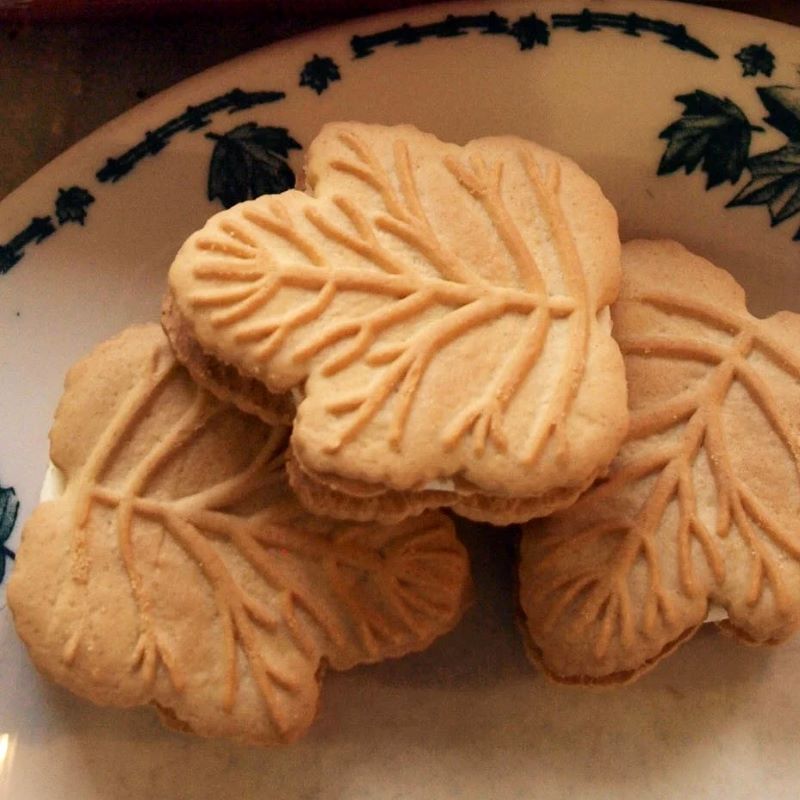 Maple Leaf Cream Cookies - 400g